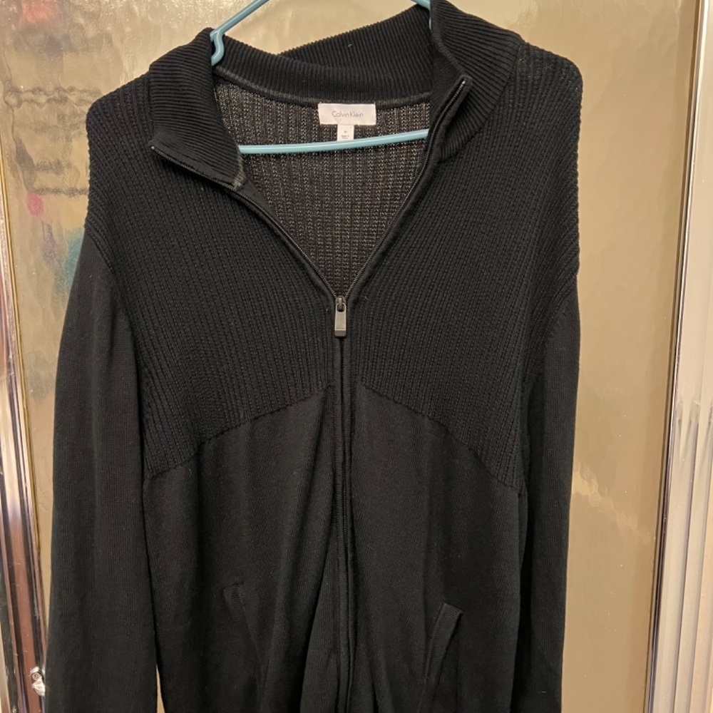 Calvin Klein Pullover. Medium.